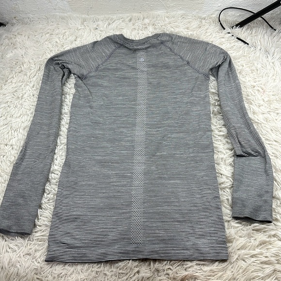 Lululemon Swiftly Relaxed-Fit Long Sleeve Shirt Stripe Black / White - Picture 4 of 4